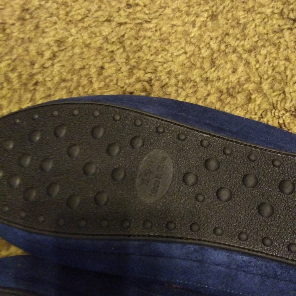 Campus Footnotes Slippers - Picture 4 of 4